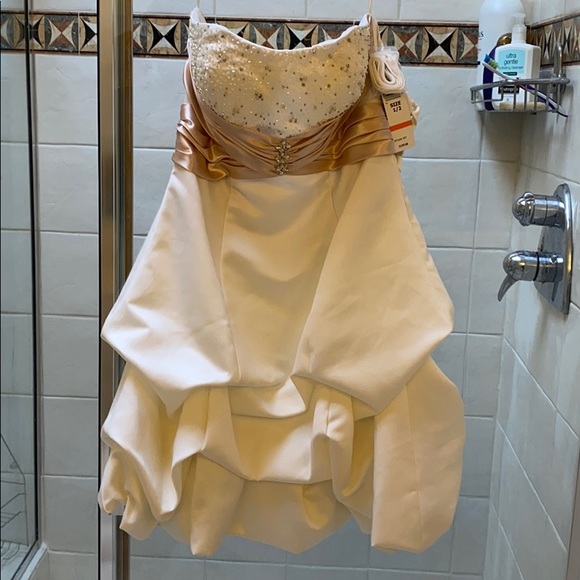 Beautiful dress / prom dress - Picture 2 of 5